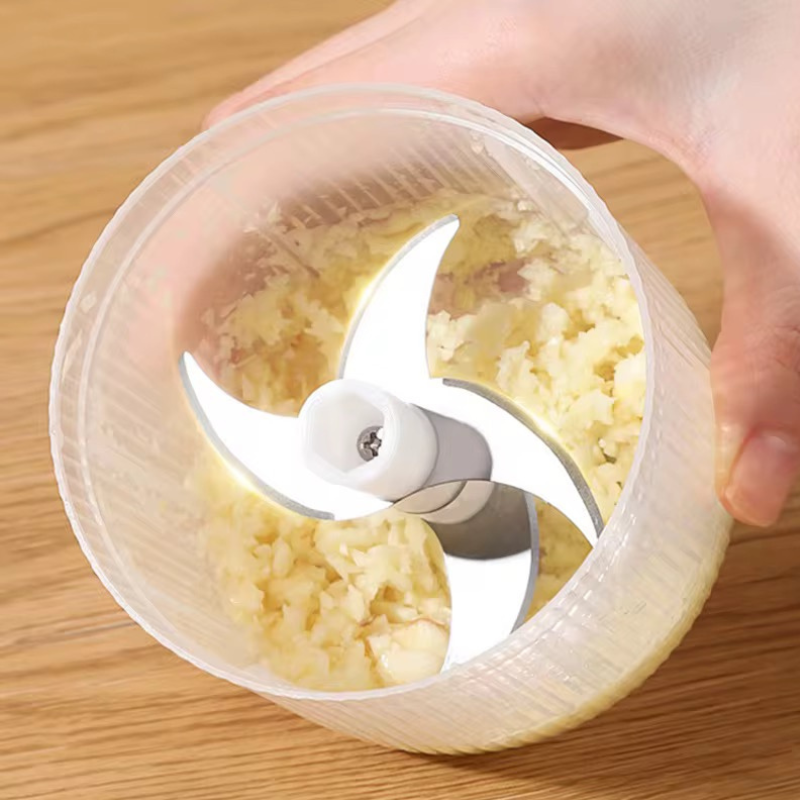 Mini hachoir électrique